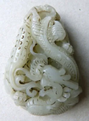 dragon statuette amulette