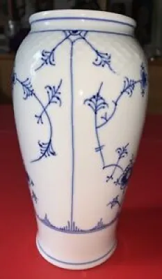 Vase en porcelaine bing - grondahl