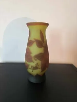 Vase pâte de verre signé - tip