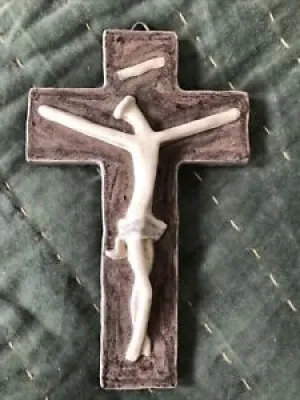 Circa 1950 Crucifix guillot