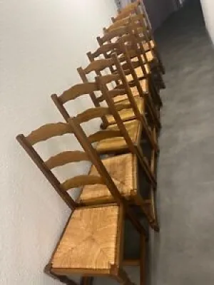 8 chaises en bois paillées