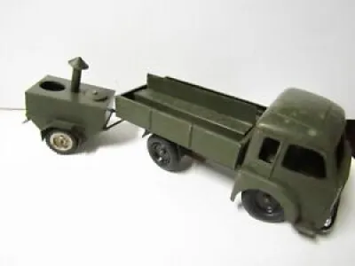 Ancien camion cij militaire