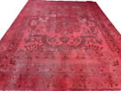 Beau tapis persan rouge