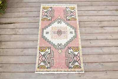 Vintage rug 19x37in small