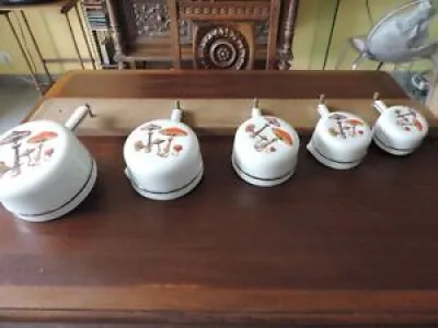5 casseroles porcelaine