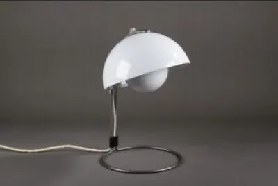 FLOWERPOT VP4 Table Lamp