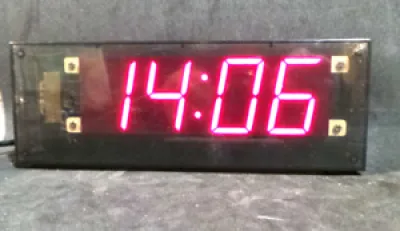 Horloge numérique à led rouge