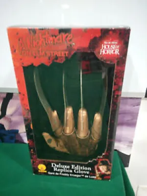 Freddy Krueger Glove - line
