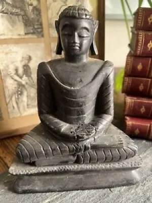 Bouddha en priere  Bois