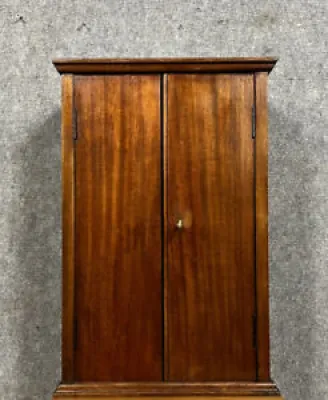 Ancienne armoire a suspendre