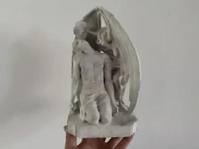 Sculpture cimetiére - kiss