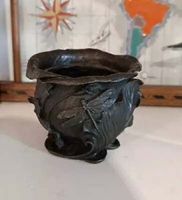 Vase En Bronze Sculpté - libellule