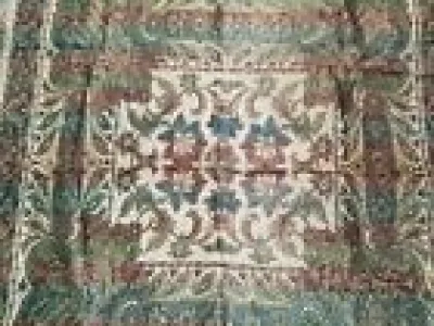 Ancien tapis frangé