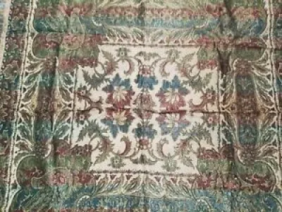 Ancien tapis frangé