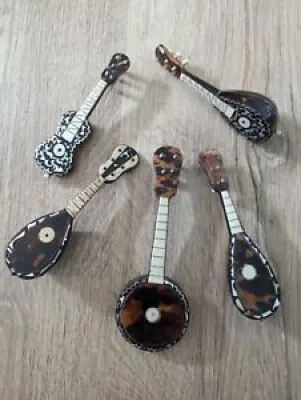5 instruments miniatures - tortue