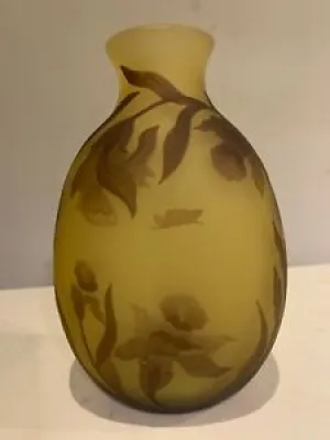 Vase tip Gallé en verre