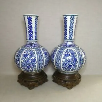 A pair of turkish ceramic