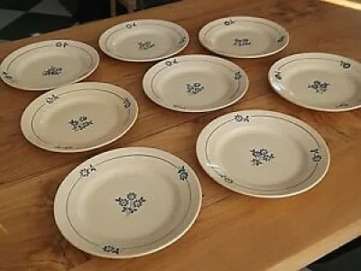 8 assiettes plates  Orchies