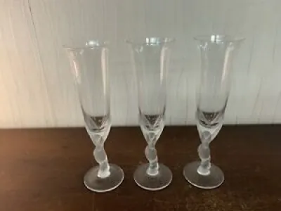 3 flûtes à champagne en cristal