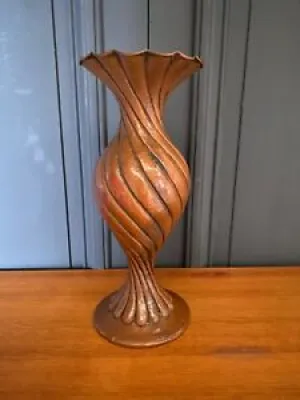 Vase en cuivre dans le - douche