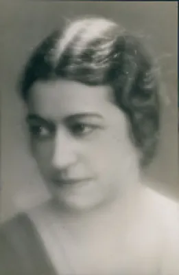 Actrice Henriette Barreau, ca.1935,