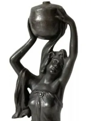 WMF Sculpture Femme Porteuse - viennoise