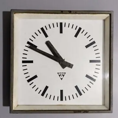 Horloge Pragotron milieu du siècle murale station industrielle tchécoslovaque