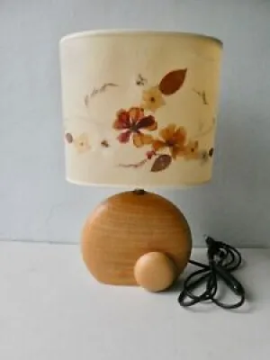 Lampe en bois sculpté - herbier