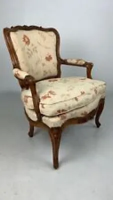 Ancien large fauteuil