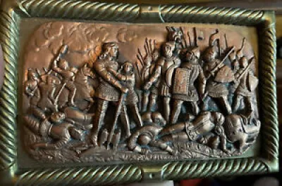Bas relief metal cuivré - bataille