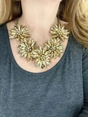 Floral Golden Necklace - oscar