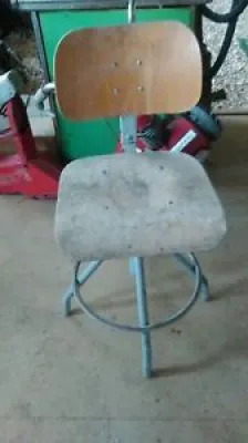  ancienne chaise d'ATELIER - bao