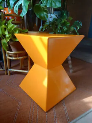 Table d'appoint/sellette - triangulaire