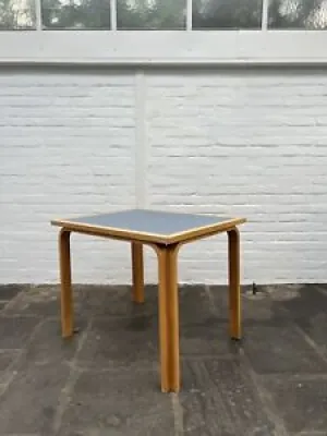 Table Thygesen Sørensen - aalto