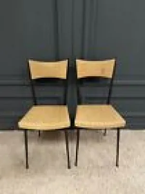Deux chaises dans le - colette