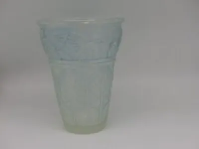 Vase verre moulé marius-Ernest