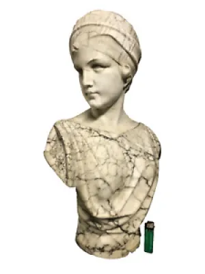 Buste de femme au turban en albâtre