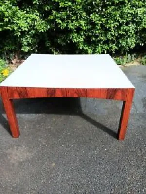 Table basse carrée moderne - bellini