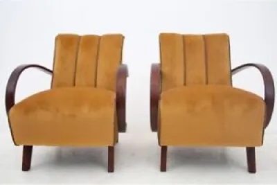 Une paire de fauteuils