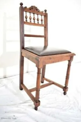 Chaise en cuir antique - chevalier