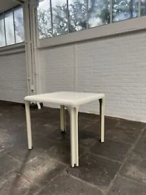 Table design blanc Artemide - selene vico