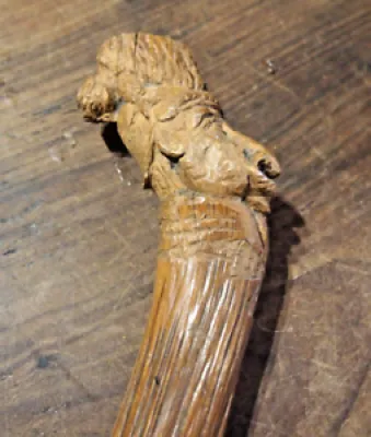 Art populaire CANNE sculptée - poils
