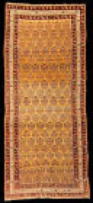 Antique long tapis persan