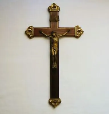 Crucifix Mural / Croix - pointes