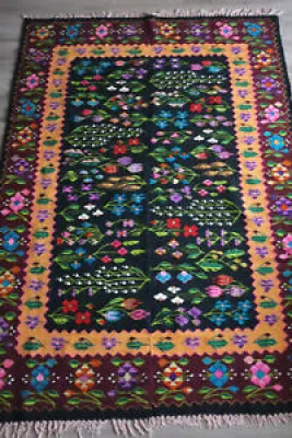 Antique tapis roumain