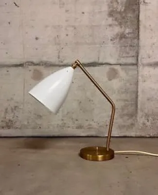Lampe de table . design greta magnusson