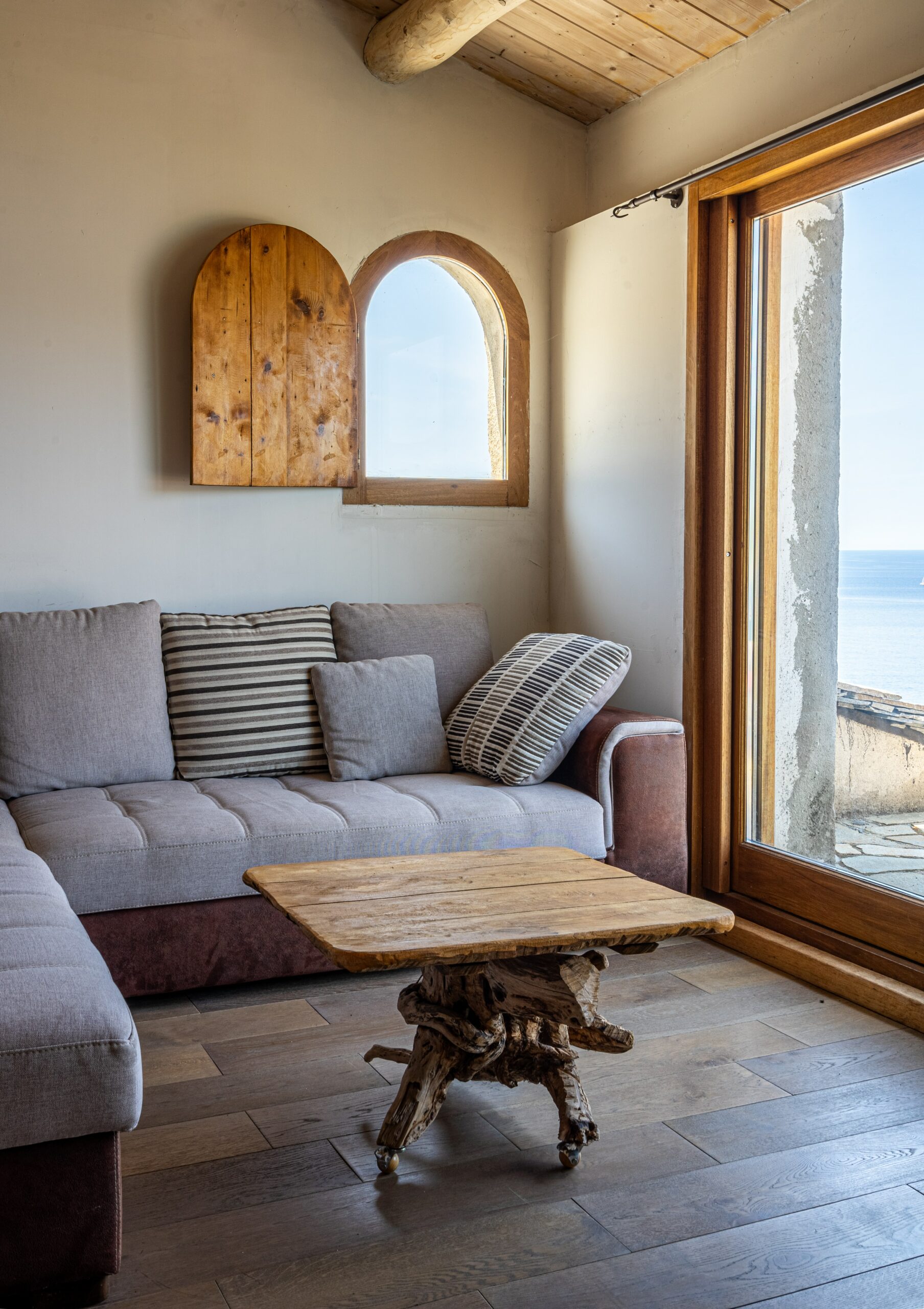 Comment rénover sa maison avec le bois ? Quelques astuces simples — free download