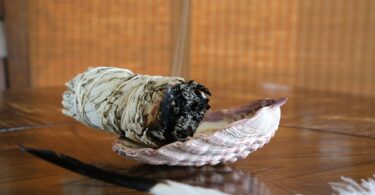 découvrez des alternatives innovantes et abordables aux meubles traditionnels pour aménager votre intérieur avec style et fonctionnalité.