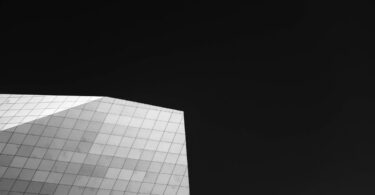 découvrez le minimalisme : un art de vivre simplifié, où l'essentiel prime pour une vie plus claire et apaisée.