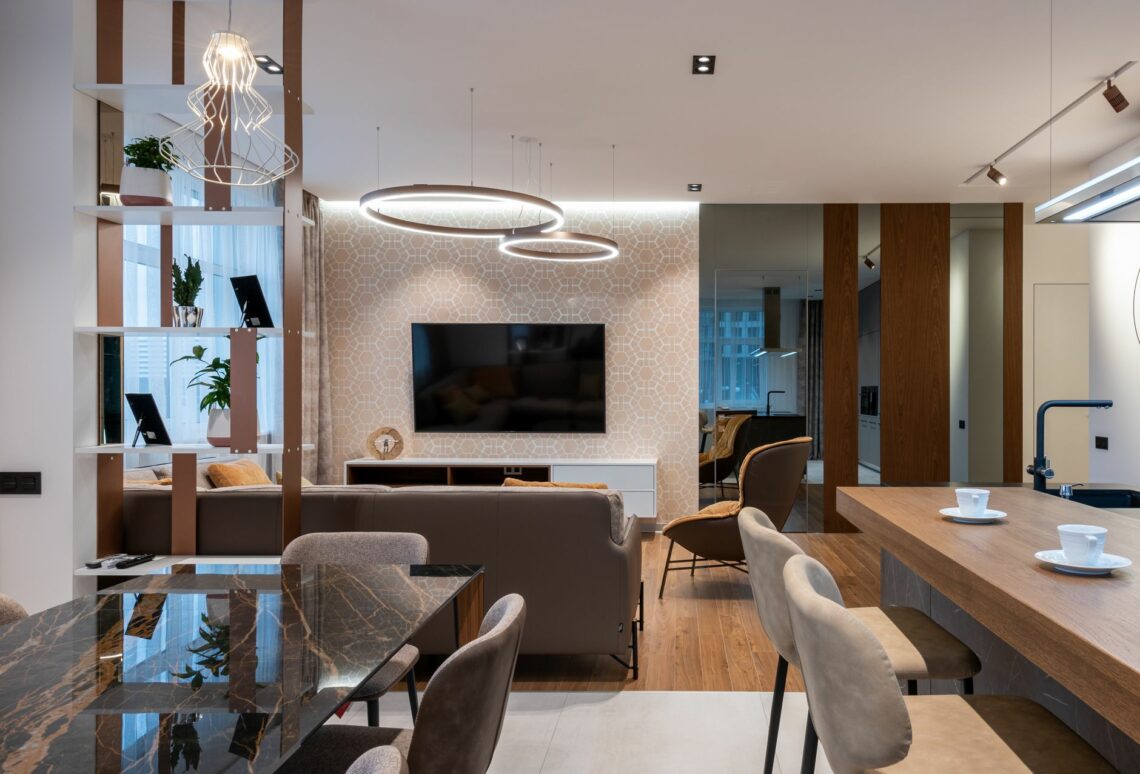 Intérieur avec mobilier vintage et décoration design d’occasion